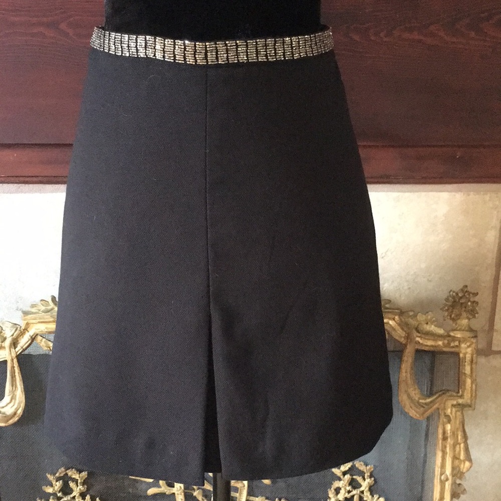 🦊 H&M embellished waist skirt. Front slit.